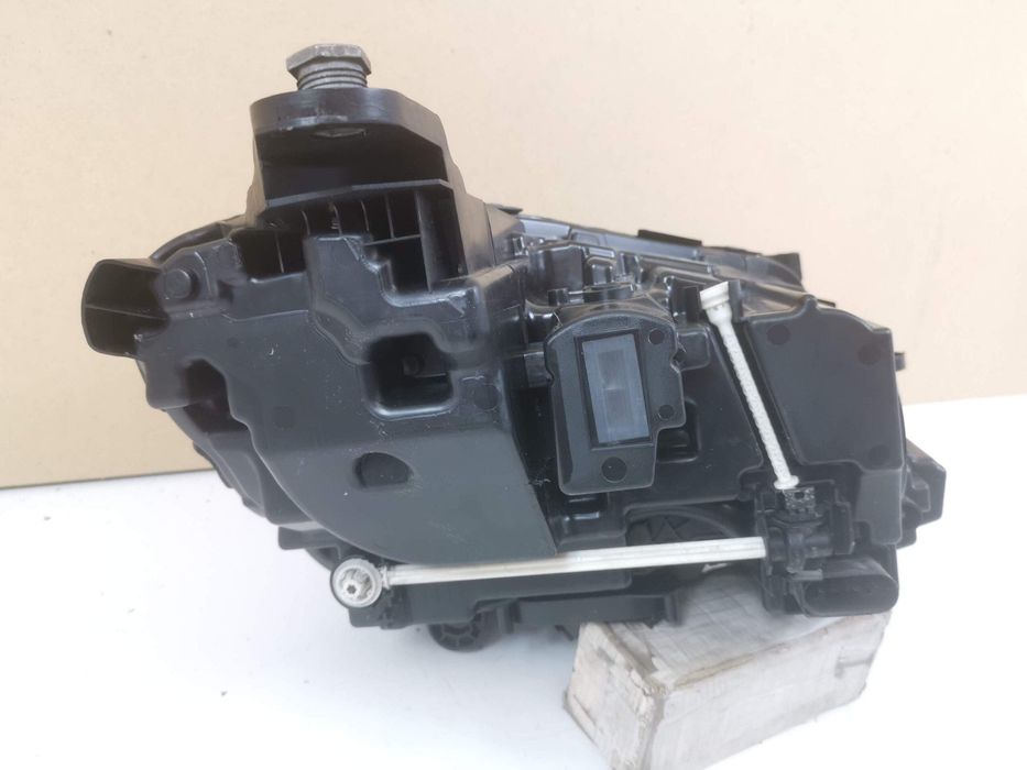 Мерцедес-Бенц E-Class / Mercedes-Benz E-Class W213 Лява фара Led High