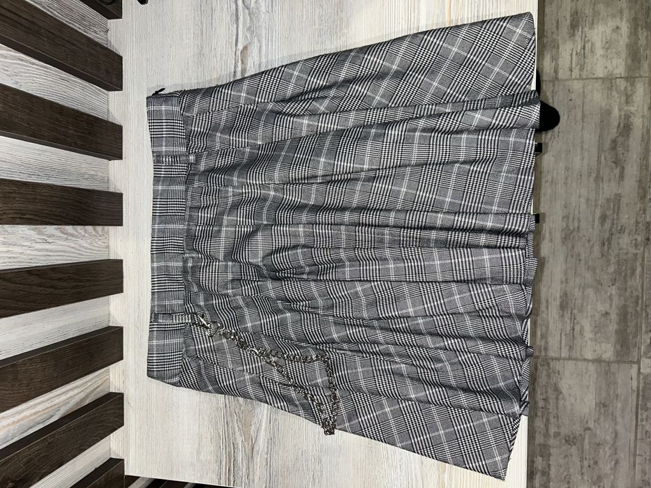 Пола чисто нова