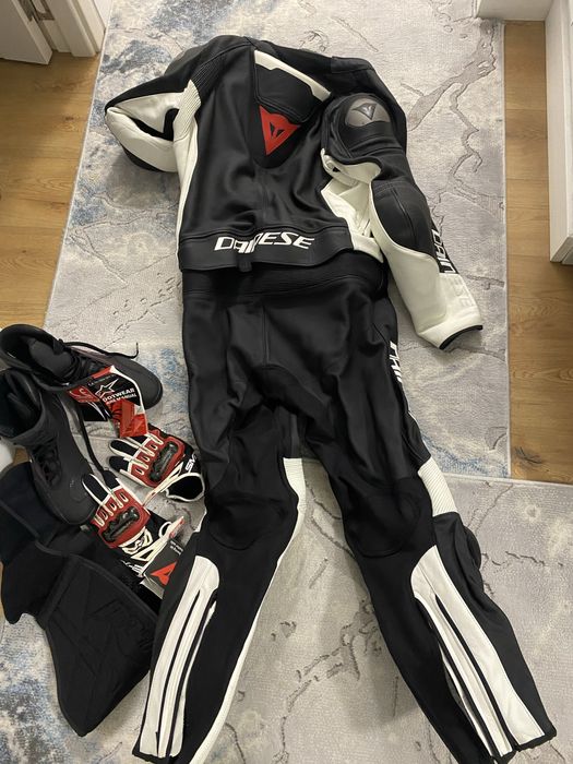 Costum motocicleta marimea 58 Dainese