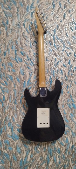 Продам гитару Knight-Errant