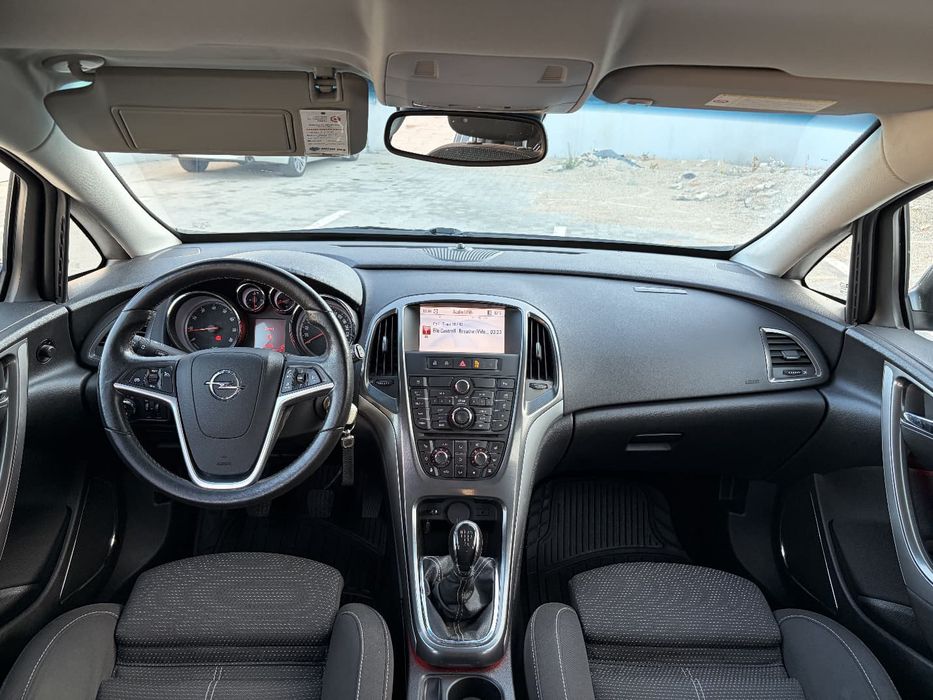 Opel astra J break 1.4 benzina2011