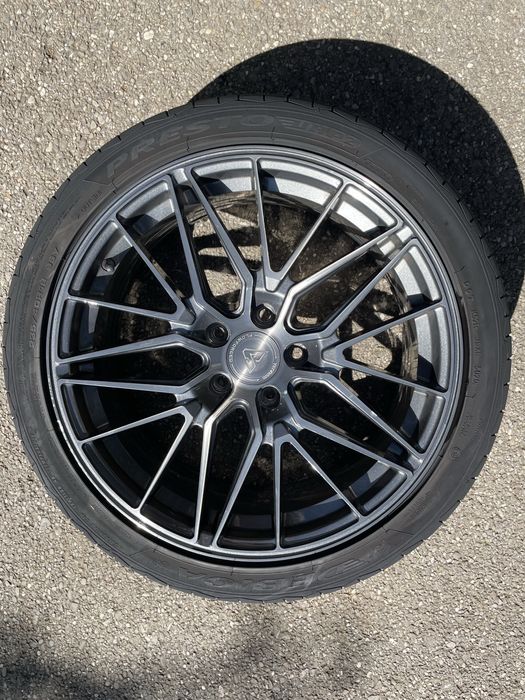 Vând set de jante Vennom Flowforged 18”, ET 40, 5x112
