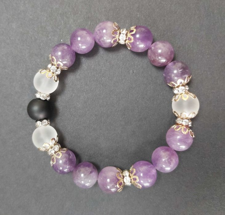 Гривни от естествени камъни