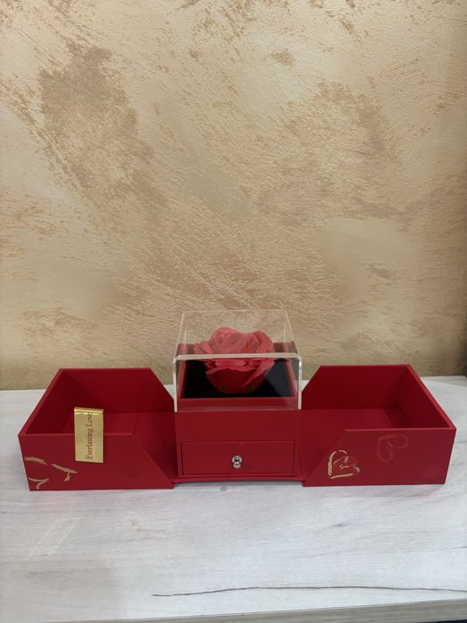 Trandafir EverLasting si lanț la alegere