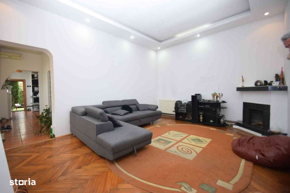 Casa central de inchiriat central locuri de parcare