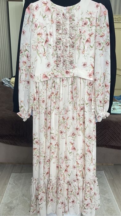 Продаю платья размеры 42