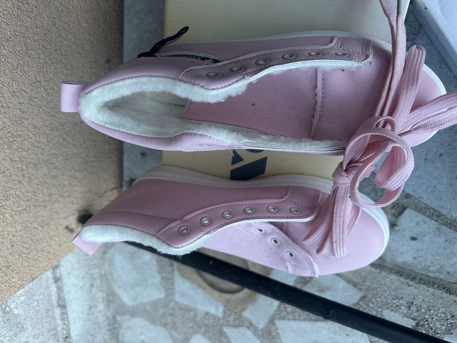 Високи дамски кецове