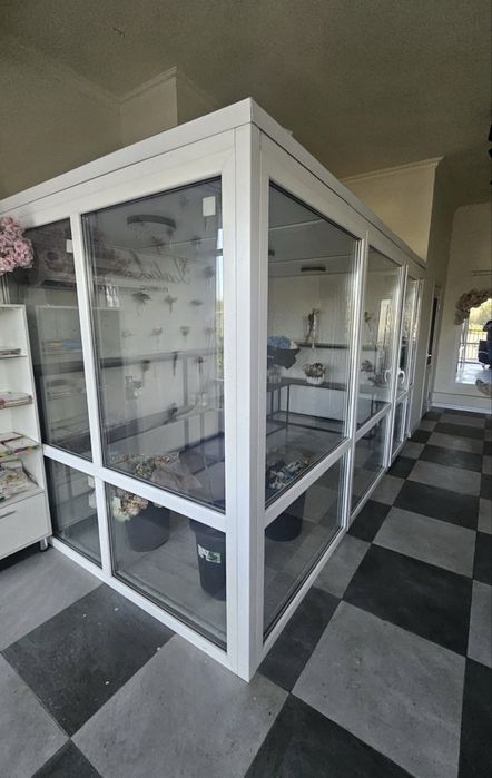 Витражи, перегородки, двери под ключ