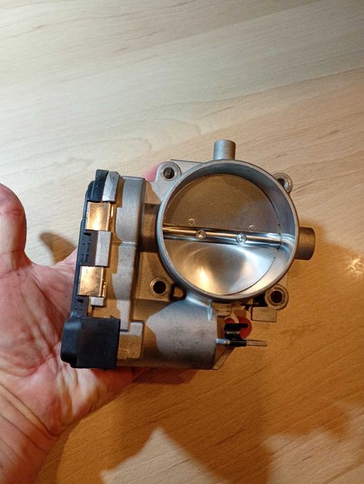 Дроселова клапа Мерцедес s500 306 коня