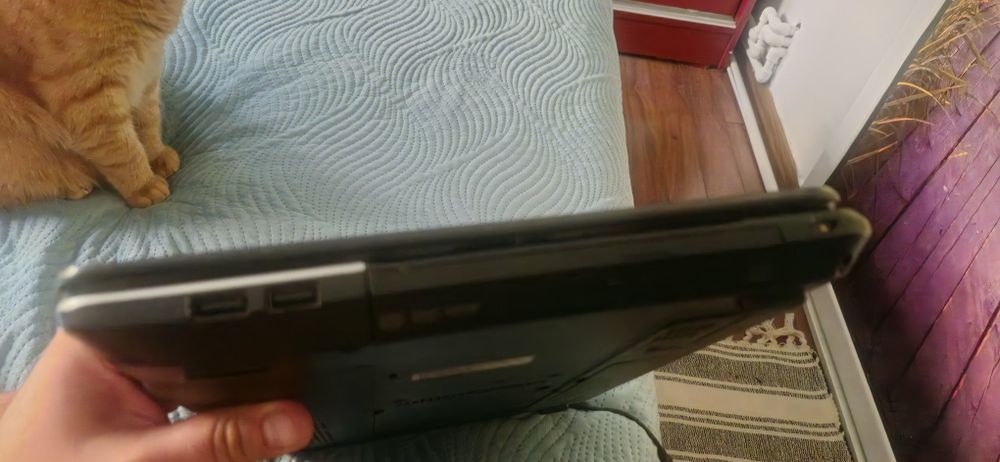 Laptop ACER E1-531