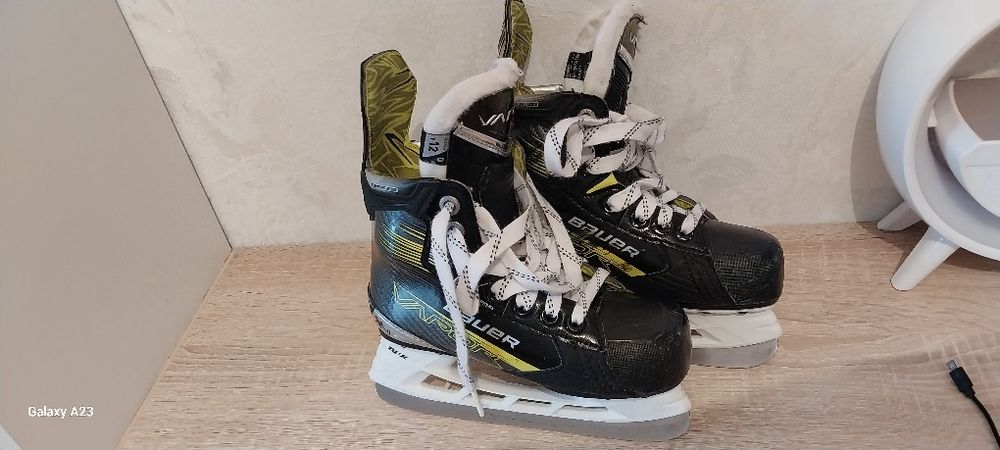 Хоккейные коньки