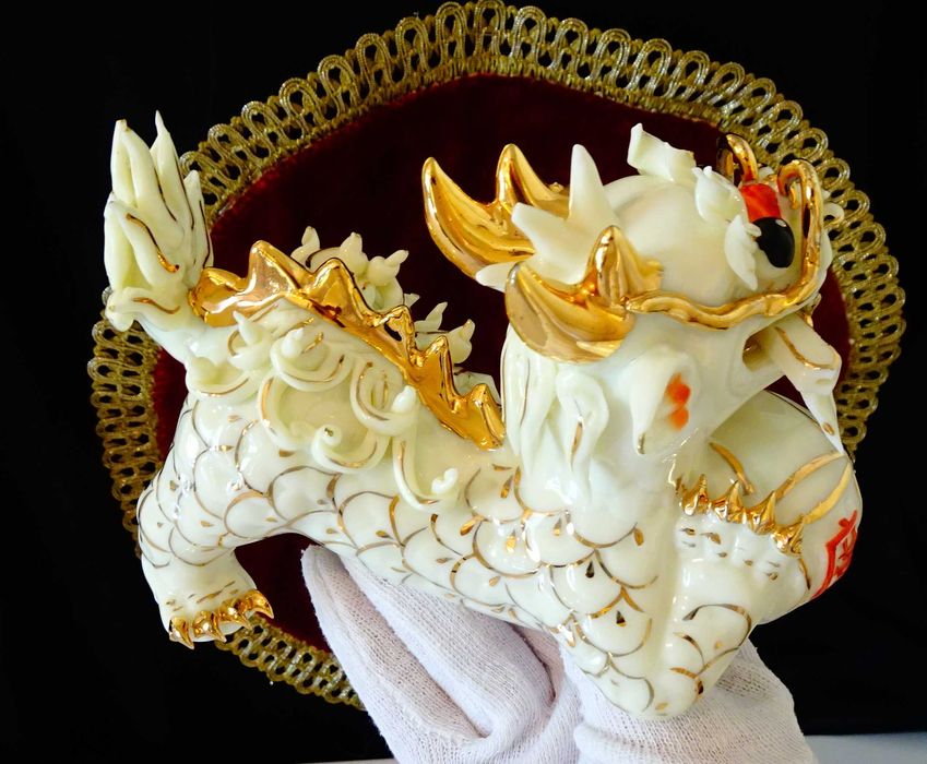 Китайска порцеланова фигура куче Foo,пазител на дома.