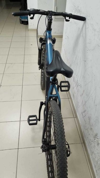 Велосипед MTB черного и бирюзового цвета