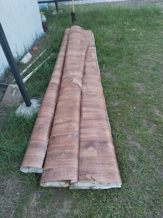 Продается двери, линолеум