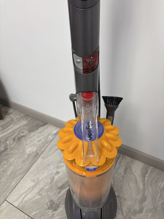 Aspirator vertical cu sac,Dyson light ball