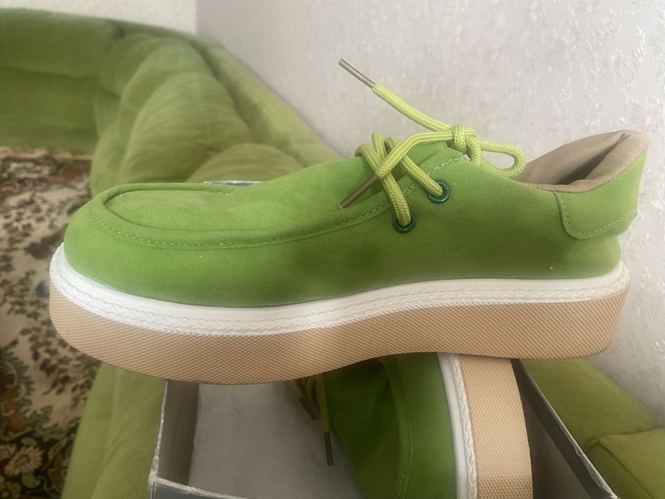 Продам кросы 39,5-40 размер