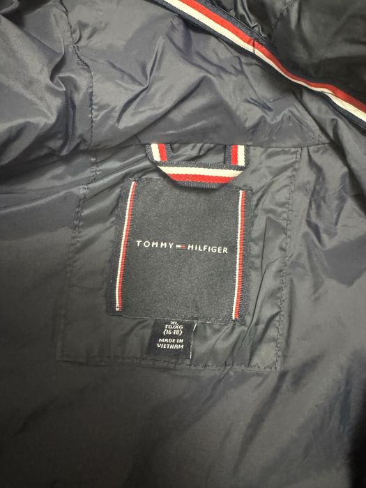 Geaca tommy hilfiger  marimea xl de copii