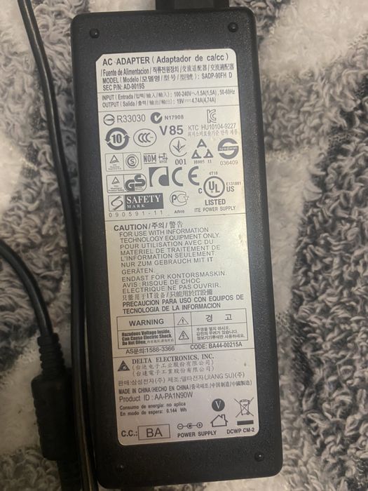 Зарядка от ноутбука samsung