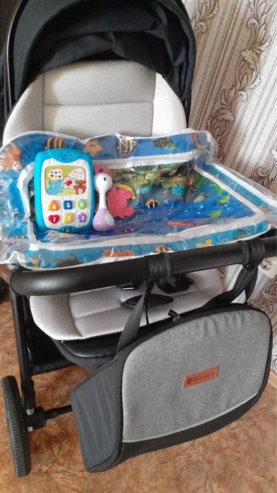 Продам коляску и стульчик для кормления