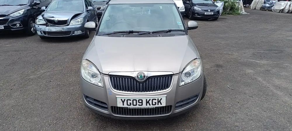 Dezmembrari / Dezmembrez Skoda Fabia 2 1.2 BZG cutie viteze manuala cod culoare LF8H