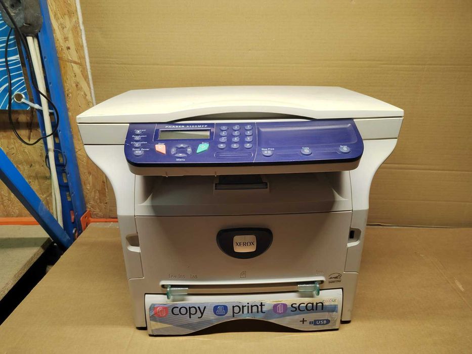 Продавам принтер Xerox с повреда и две пълни касети