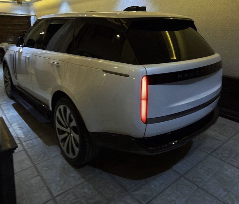 Range Rover P 400 HSE 2022 год