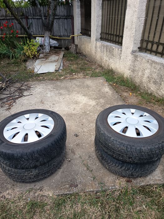 Vând set jante tabla echipate cu anvelope de iarnă