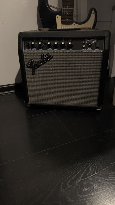 Китара и усилвател Fender SQUIER Sonic Stratocaster