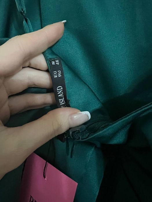 Розовое платье французской длины