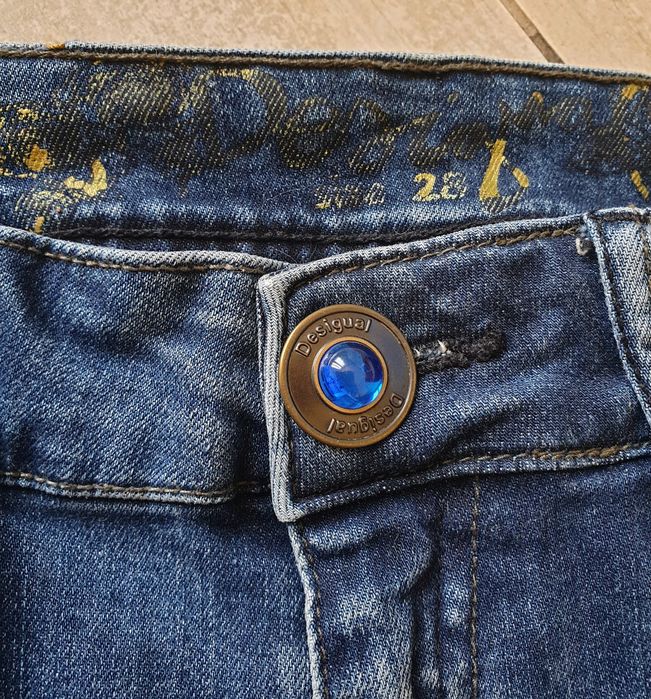 Продавам Дънки Десигуал