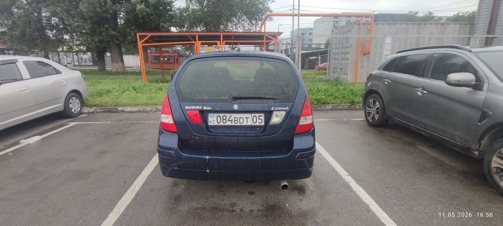 Продам машину Suzuki Liana