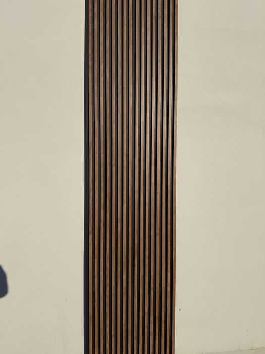 Riflaje decorative riflaj wpc nu mdf rezista la apa imitatie lemn si marmura alba fundal negru nu panză