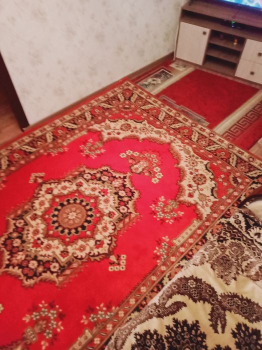 Продам  ковер  б/у  60 000.