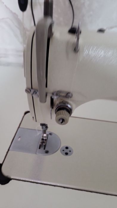 Продам швейную машинку