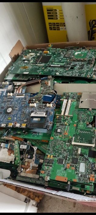 Reciclam placi, procesoare, rami,pini auriți, calculatoare, laptopuri, telefoane vechi etc