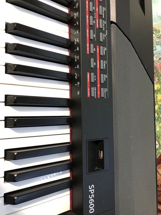 Синтезатор thomann sp-5600