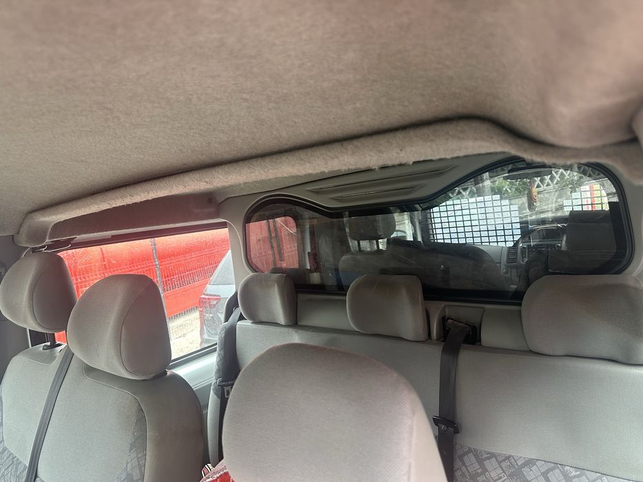 Vand opel vivaro 6 locuri+ marfa 1.9 tdci ,