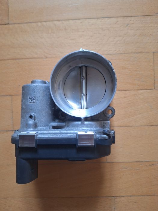 Дросел Клапан Volkswagen 1.5 tsi  04E133062Q  04E133062T