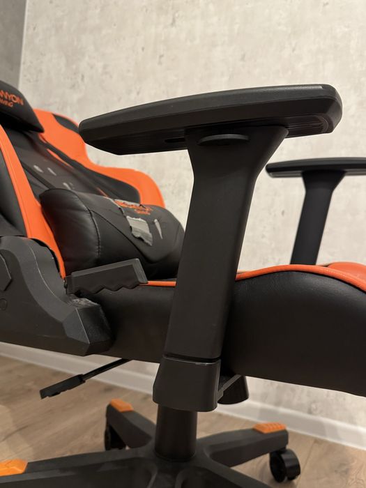 Продам игровое кресло