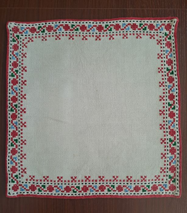 Ръчно бродирани  карета / тишлайфери за маса