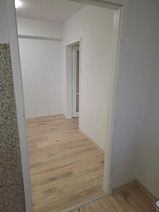 Частно лице продава тристаен апартамент в София, ж.к. Красно село