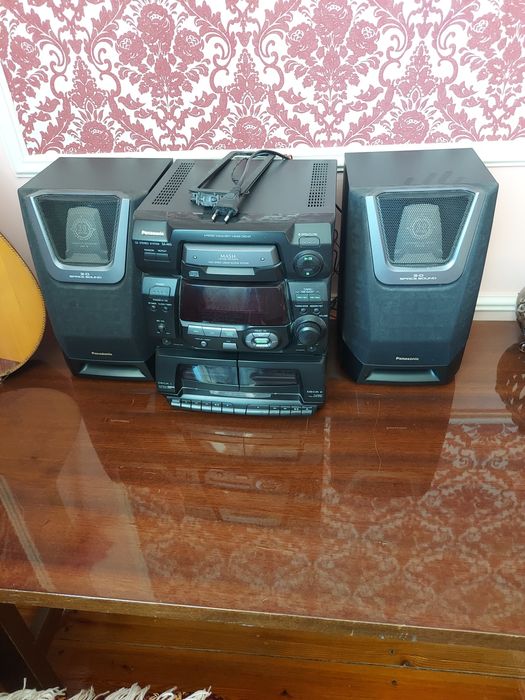 Музыкальный центр Panasonic.