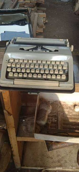 Пишещи машини, български, почти неизползвани