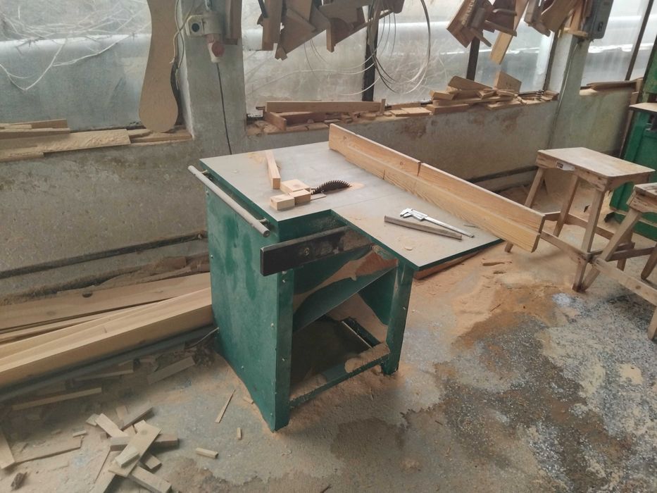 Циркуляр са рязане на дърво