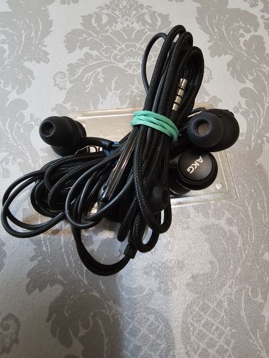 Casti Samsung AKG cu mufa jack, originale din cutia telefonului.