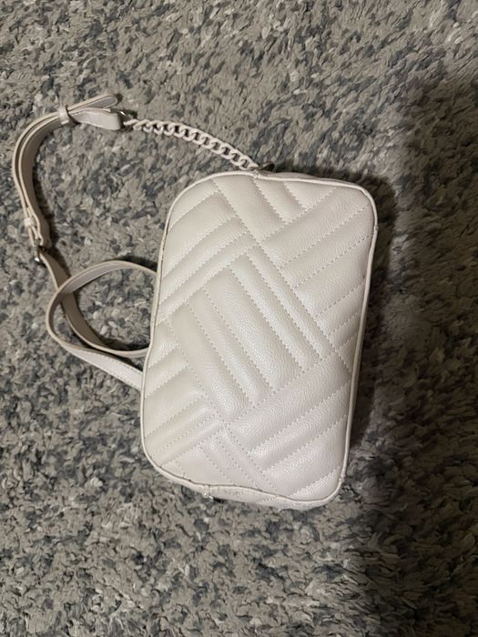 Чанта Liu Jo бежова, носена много малко , без забележки 22/15/7