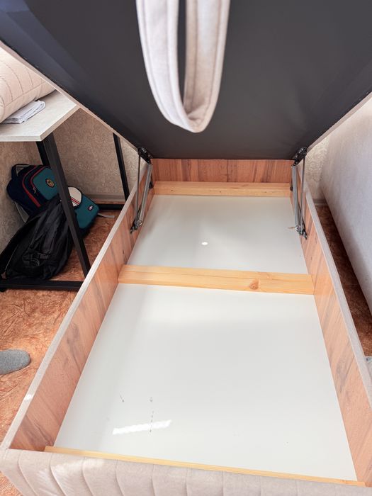 Пуфик от большого дивана.