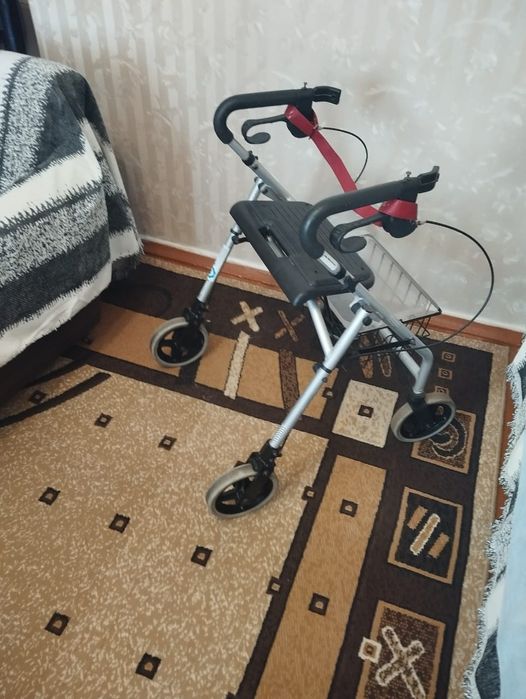 Ходунки для пожилых людей