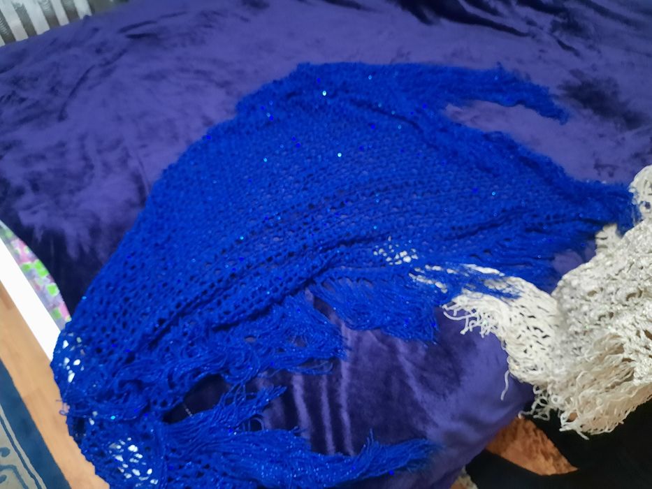 Продам шаль ручная вязка.