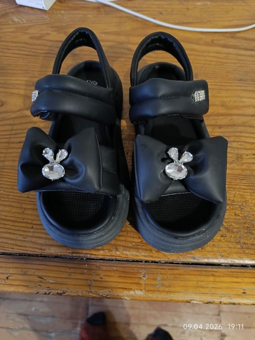 Продам женскую обувь.